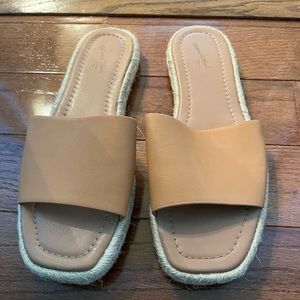 Universal Thread Tan Slides